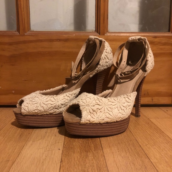 Forever 21 Heels Size 7.5 with off-white lace - Picture 2 of 2